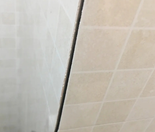 老边瓷砖空鼓维修公司分享阳台瓷砖脱落的修复过程可以分为以下几个步骤